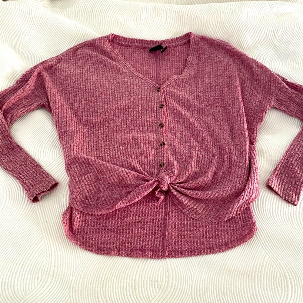 SALE❣️Urban outfitters long sleeve top size Small V neck sweater weather